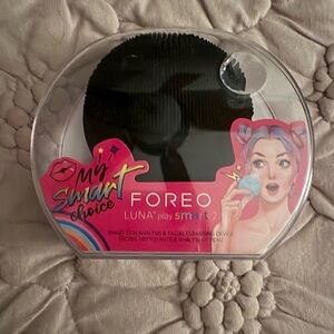 FOREO Device in White